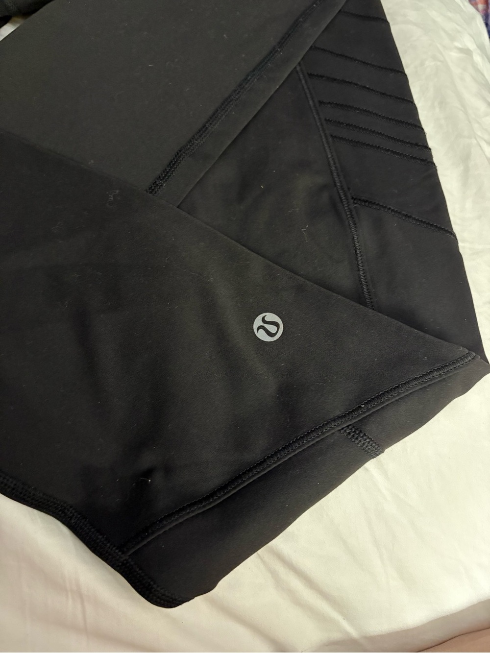 lululemon athletica Black Leggings with Black & White waist full length sz 6 - Picture 3 of 8